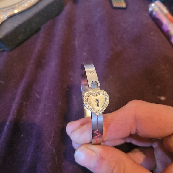 Silver jewelry, trinket box, and mirror - Picture 11 of 16